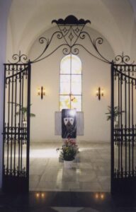 Mausoleo M. Elisea, en una capilla de la Iglesia del Carmen, donde reposan sus restos desde el 14 de junio de 1972. Obra de D. José Soler, Pbro